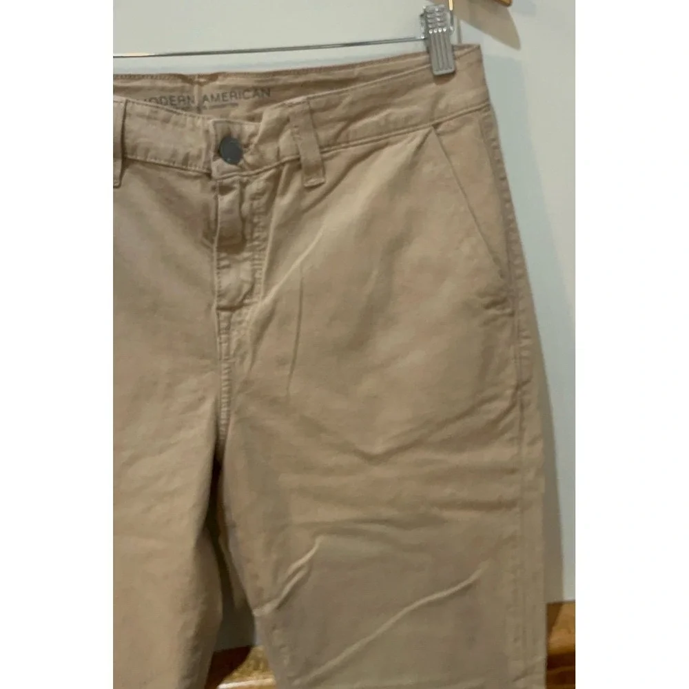 NEW Men's Modern American weekender dark khaki pants size 32 by 32.
